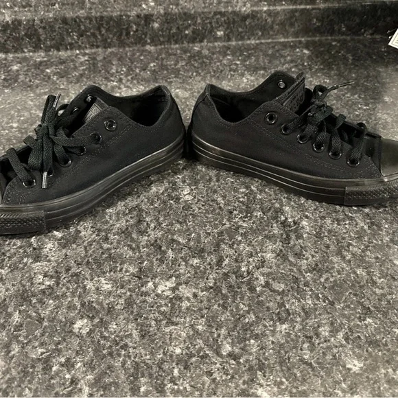 Converse Black Low Top Sneakers Women’s Size 7 Men’s Size 5 - Picture 6 of 8